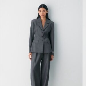 Aritzia standout Gray Blazer